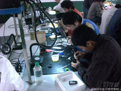 長沙家電手機維修培訓 湖南陽光電子學校全解析